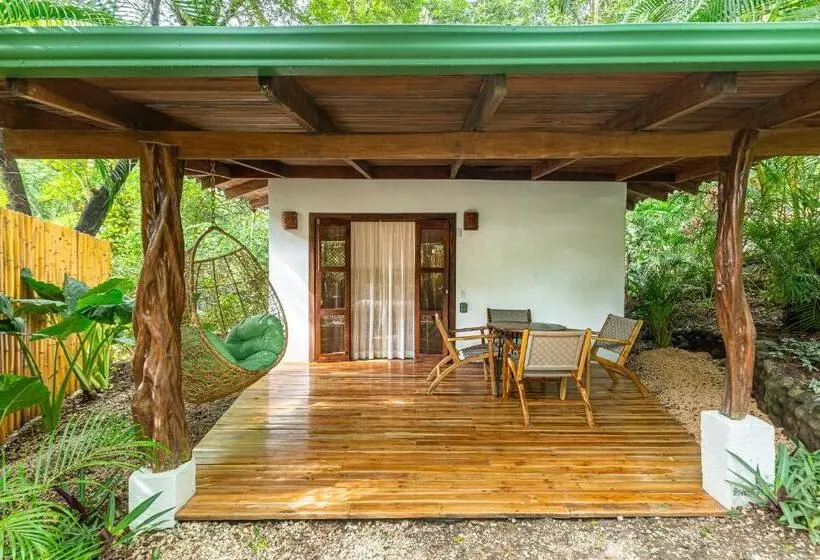 Perhebungalow, Makanas Beach Bungalows