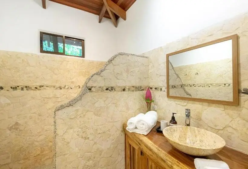 Perhebungalow, Makanas Beach Bungalows