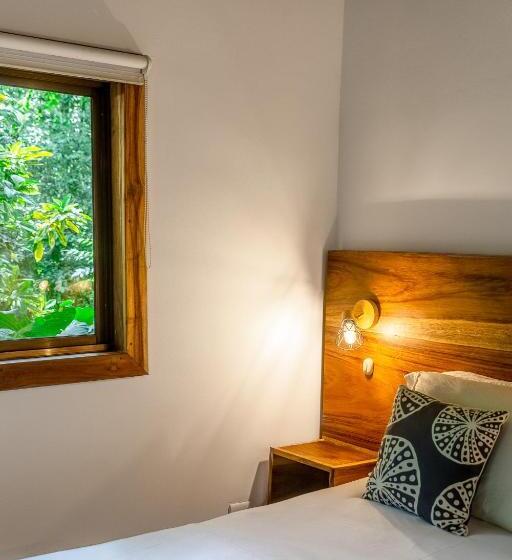 Семейное Бунгало, Makanas Beach Bungalows