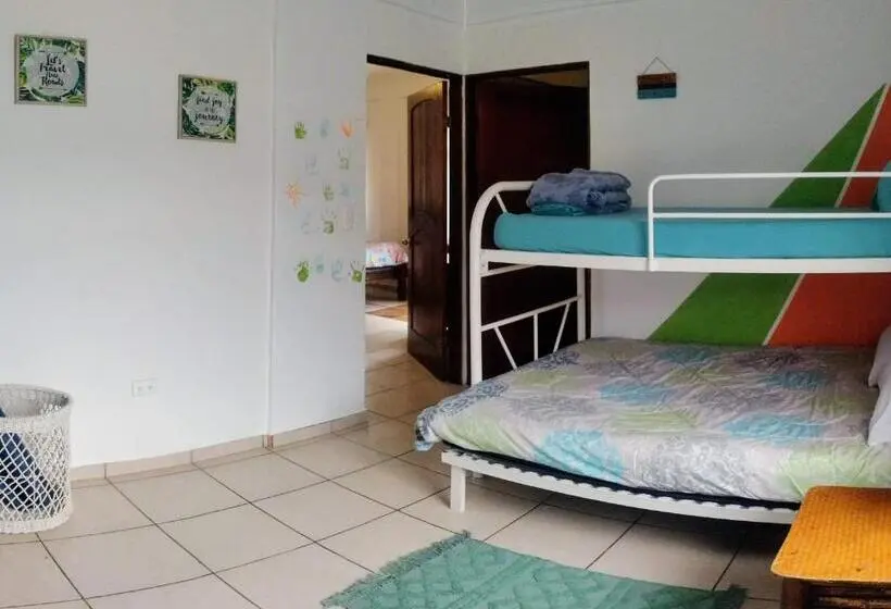 Huoneisto 2 Makuuhuonetta, Cool Vibes Beach Hostel