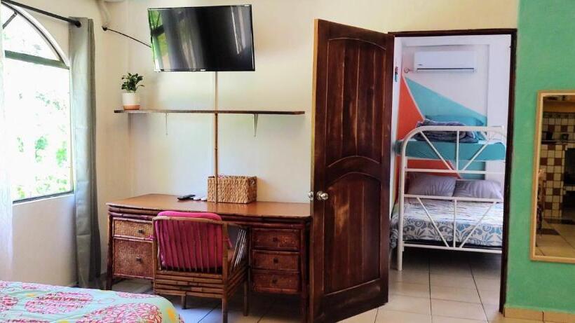 Апартаменты 2 Спальни, Cool Vibes Beach Hostel