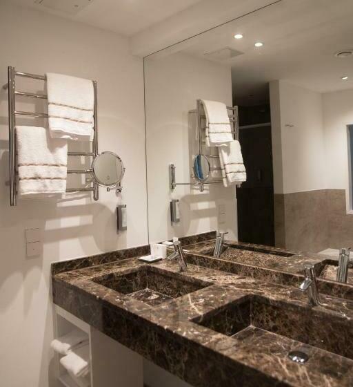 חדר דלוקס, Absolute