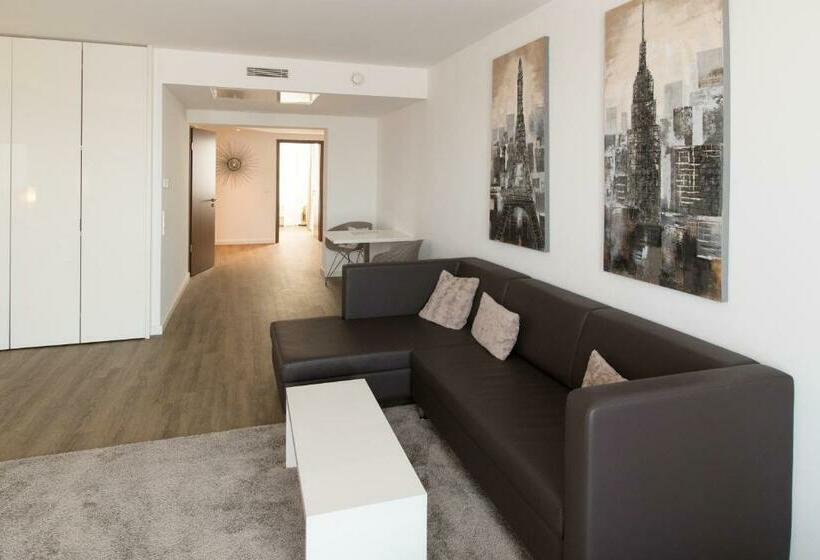 סוויטה, Absolute