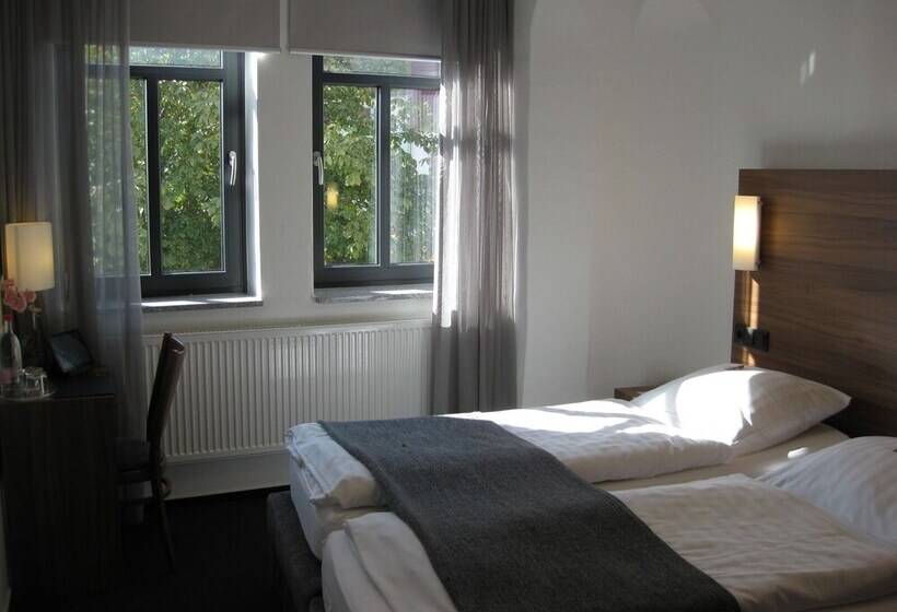 ダブルベッドのエコノミールーム, Garni Anger 5