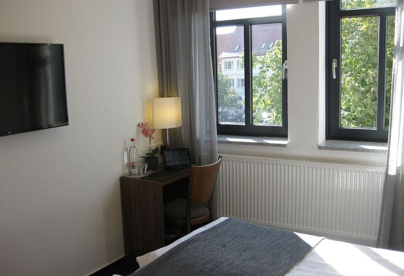 ダブルベッドのエコノミールーム, Garni Anger 5