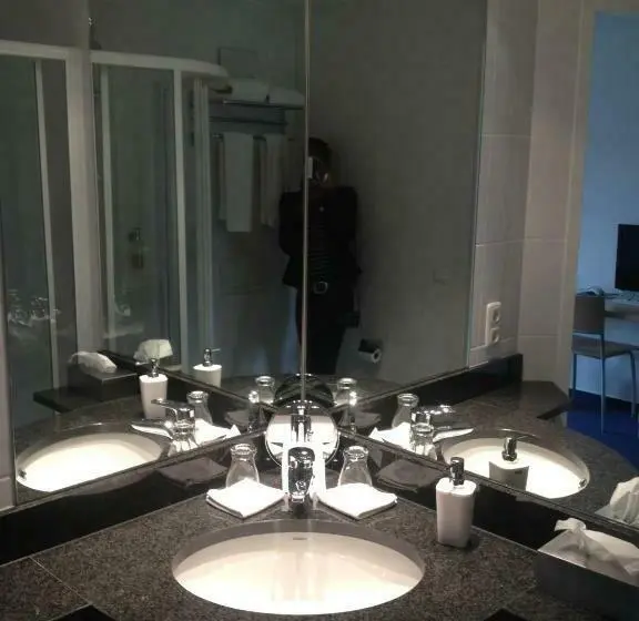 Standard-huone Järvinäkymä, Gut Gremmelin