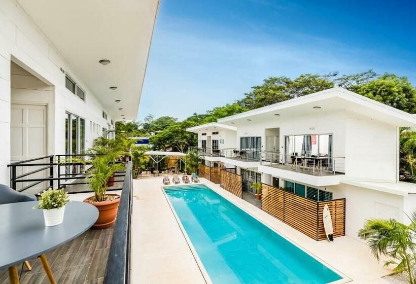 Номер Premium Вид на Бассейн, In The Shade Hotel Coworking 300mbit Adults Only