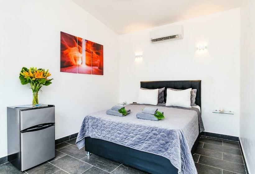 Номер Premium Вид на Бассейн, In The Shade Hotel   Coworking   300mbit   Adults Only