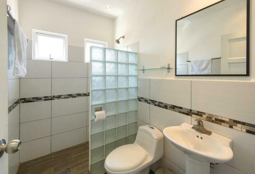 Номер Premium Вид на Бассейн, In The Shade Hotel Coworking 300mbit Adults Only