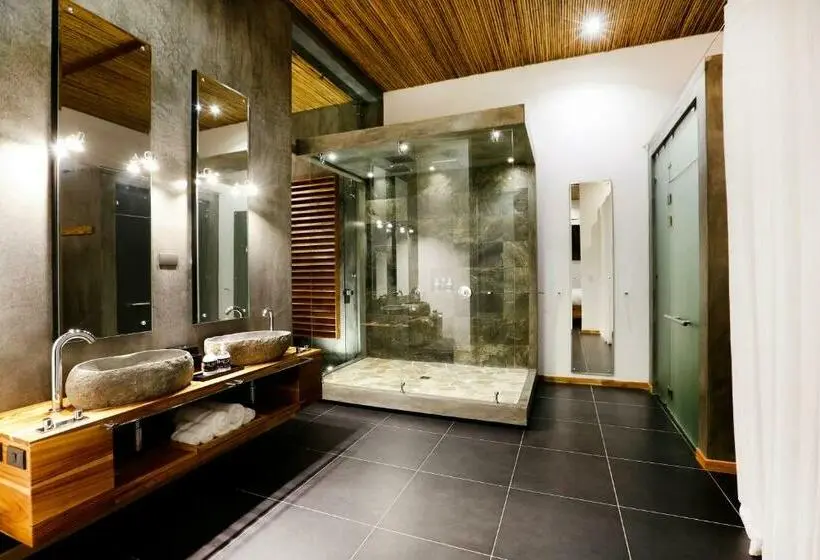 سوییت, Kura Boutique Hotel Member Of The Cayuga Collection