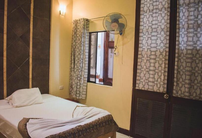 غرفة قياسية فردية, La Casona