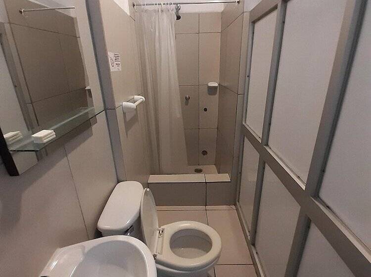 غرفة قياسية فردية, La Casona