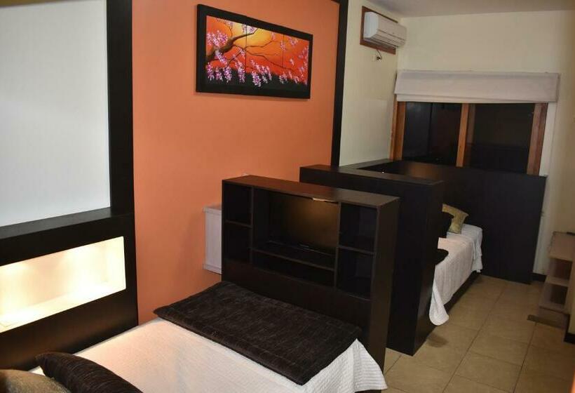 اتاق اکونومی, La Laguna Galapagos