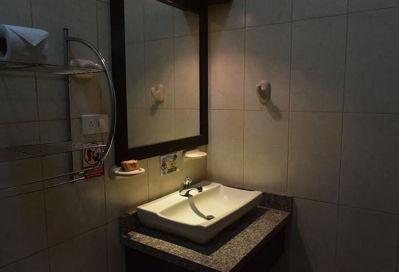 اتاق اکونومی, La Laguna Galapagos