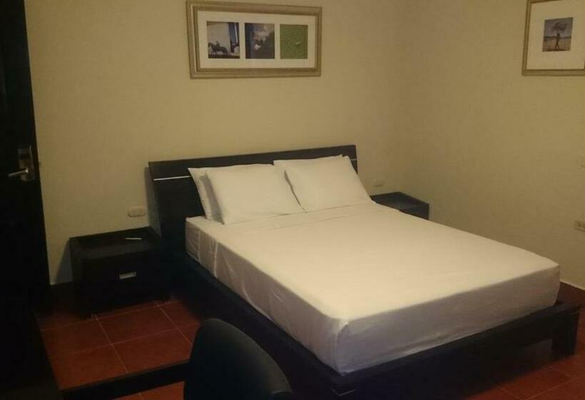 اتاق لوکس, Los Altos Esteli