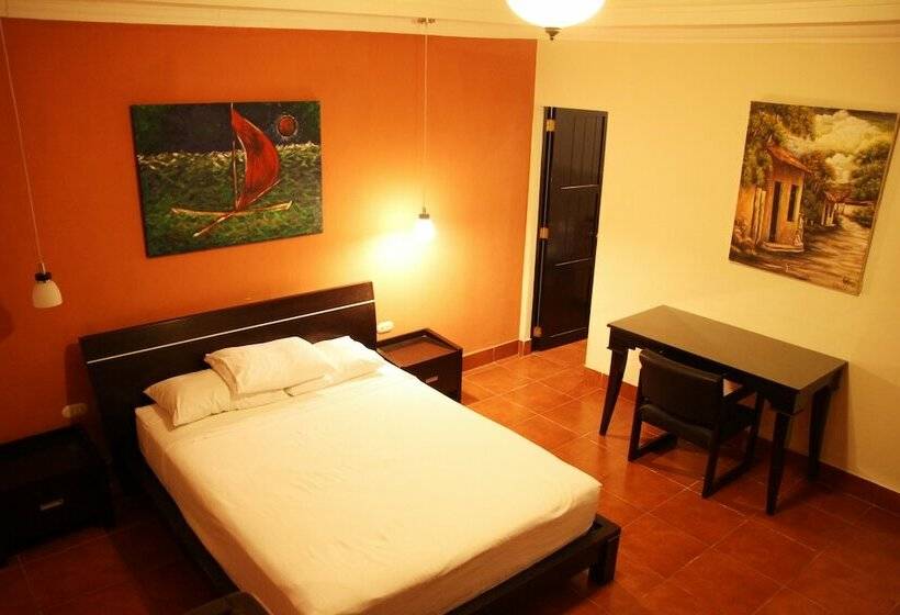 اتاق لوکس, Los Altos Esteli