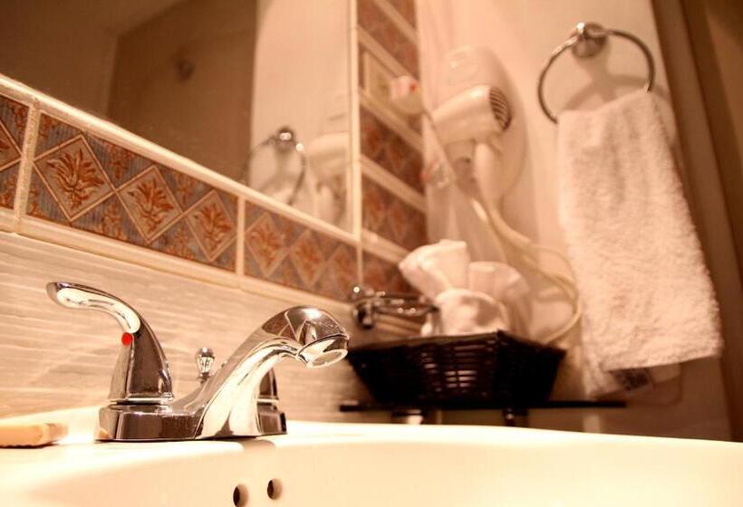 Deluxe Suite King Bed, Los Altos Esteli