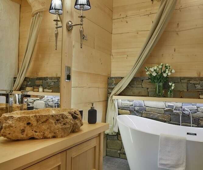 １ベッドルームハウス, Osada Maruszyna