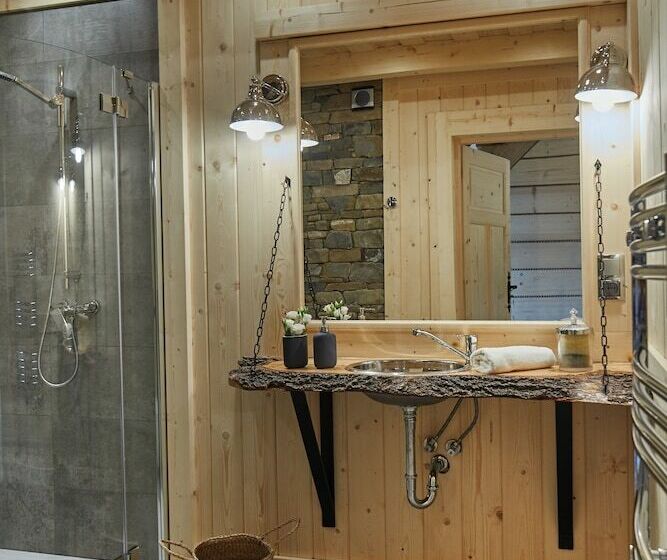 １ベッドルームハウス, Osada Maruszyna