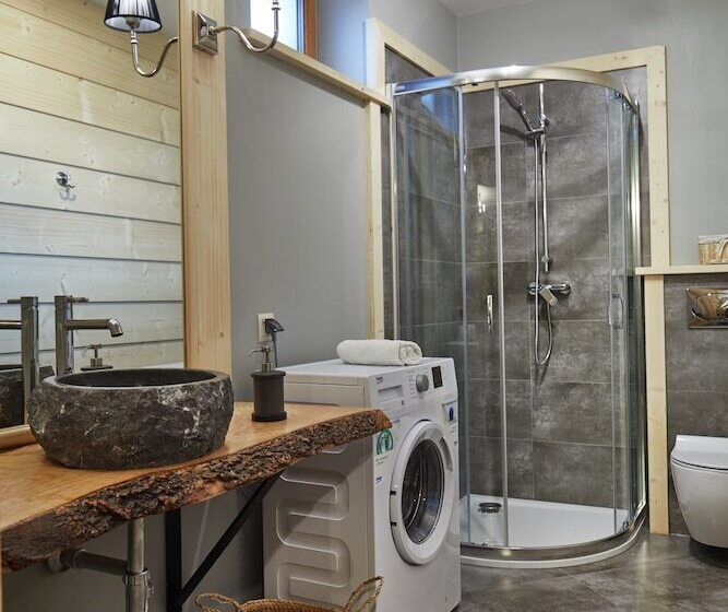 １ベッドルームハウス, Osada Maruszyna