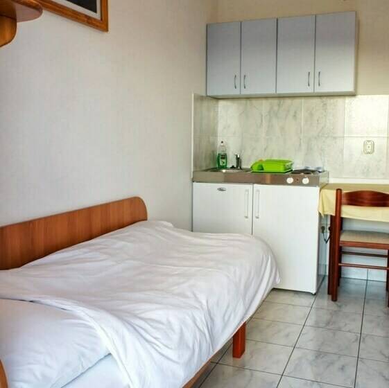 استودیو استاندارد با چشم‌انداز دریا و بالکن, Villa Ana