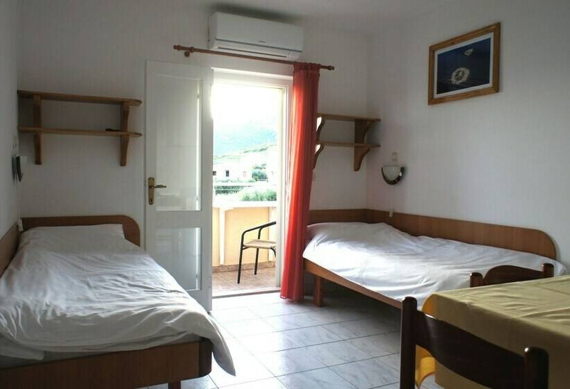 استودیو استاندارد با چشم‌انداز دریا و بالکن, Villa Ana