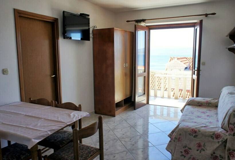 آپارتمان 1 خوابه با بالکن و چشم‌انداز دریا, Villa Ana