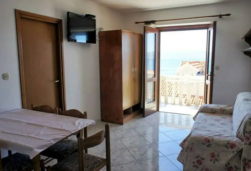 آپارتمان 1 خوابه با بالکن و چشم‌انداز دریا, Villa Ana