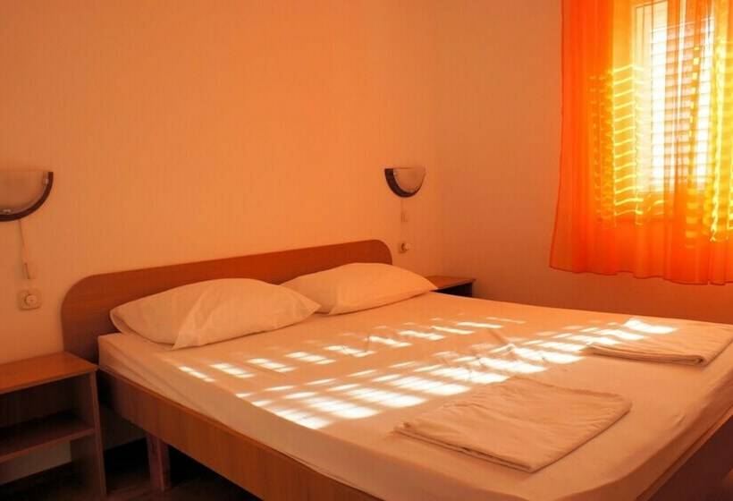 آپارتمان 1 خوابه با بالکن و چشم‌انداز دریا, Villa Ana