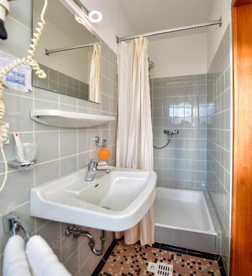 스탠다드 싱글 룸, Zur Post