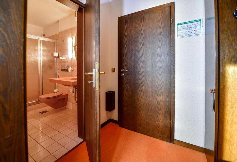 스탠다드 룸, Zur Post