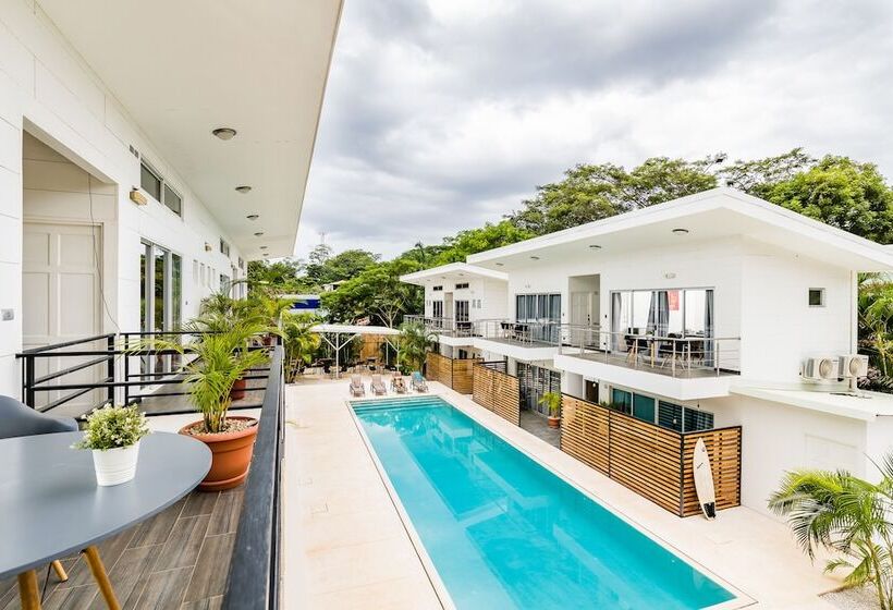 Номер Premium Вид на Бассейн, In The Shade Hotel Coworking 300mbit Adults Only