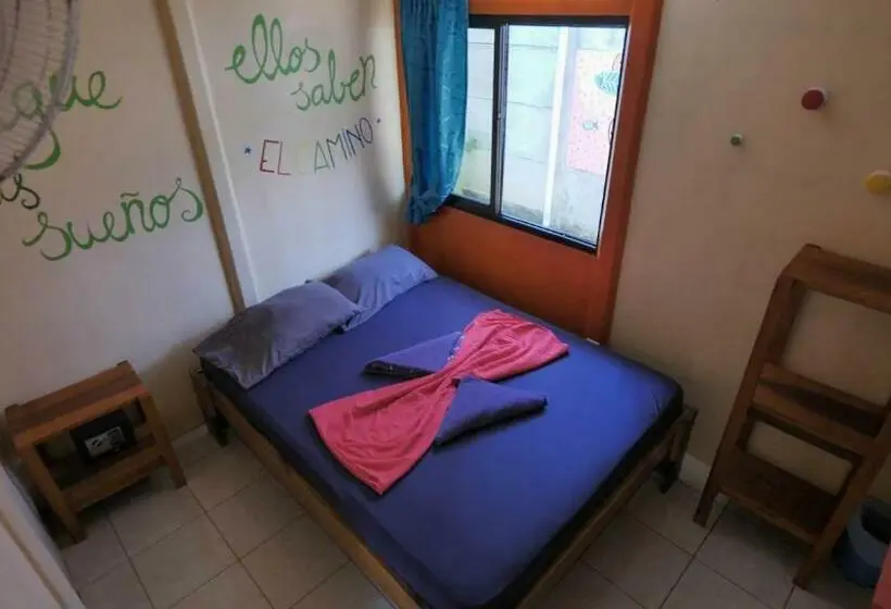اتاق استاندارد با سرویس بهداشتی مشترک, Kalunai Hostel