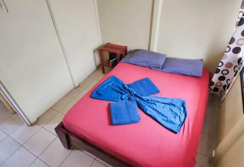 اتاق استاندارد با سرویس بهداشتی مشترک, Kalunai Hostel