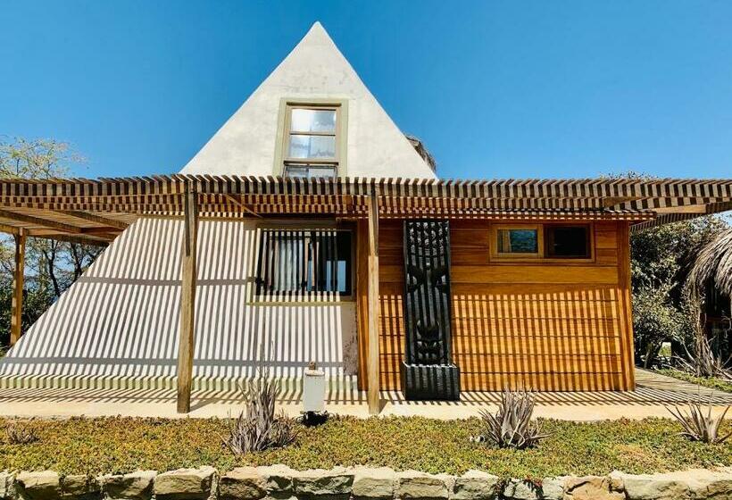 بانگلوی لوکس, La Playa