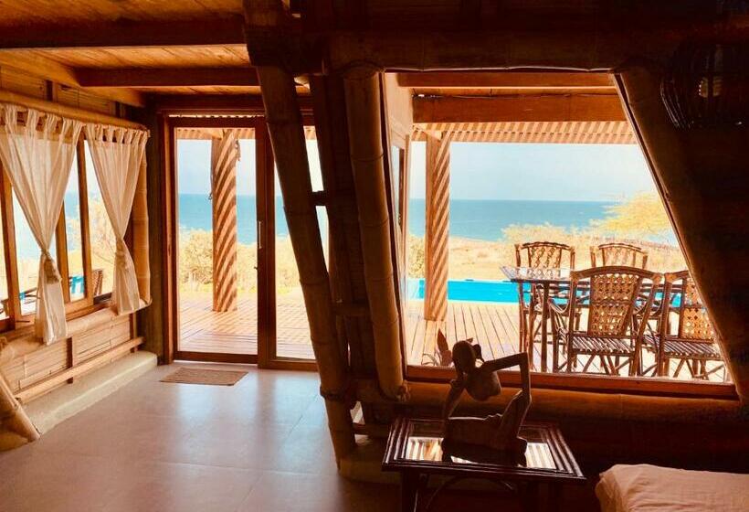 بانگلوی لوکس, La Playa