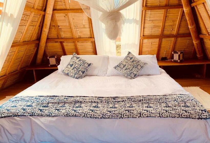 بانگلوی لوکس, La Playa