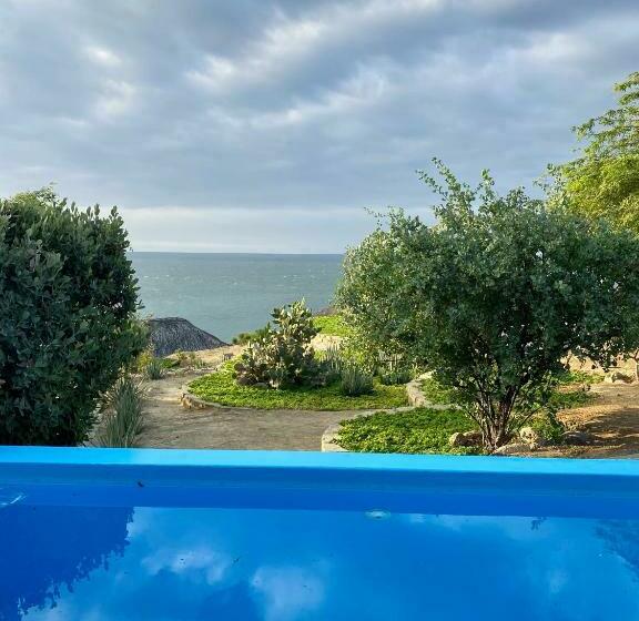 بانگلوی لوکس, La Playa