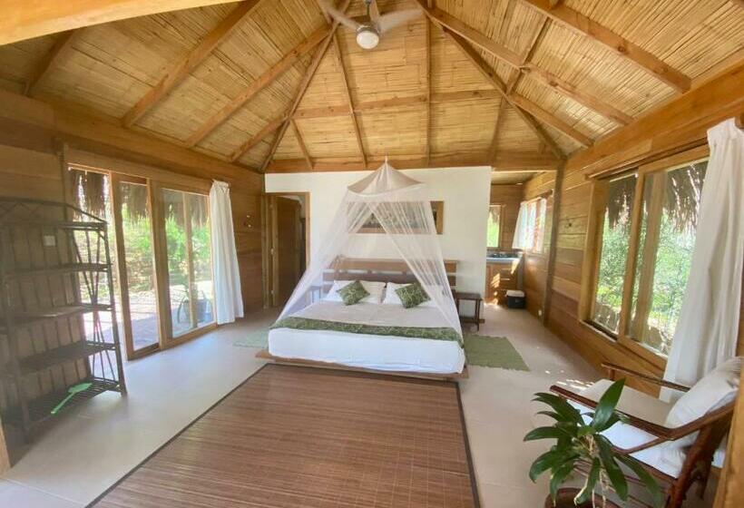 بانگلوی استاندارد, La Playa