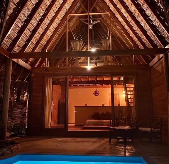 بانگلوی سوپریور, La Playa