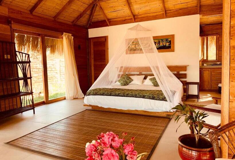 بانگلوی استاندارد, La Playa