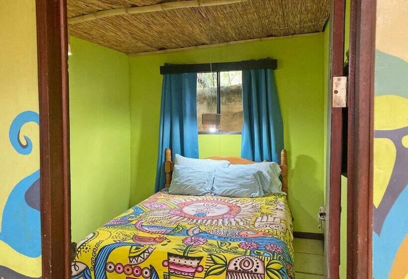 اتاق اکونومی, Montaña Linda Hostel Orosi