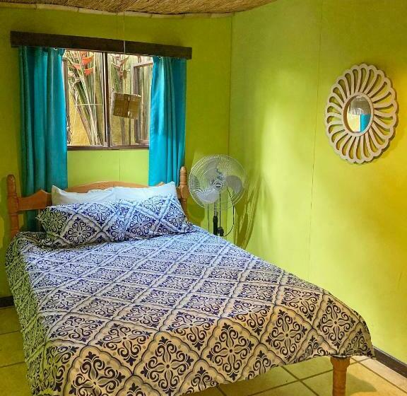 اتاق اکونومی, Montaña Linda Hostel Orosi