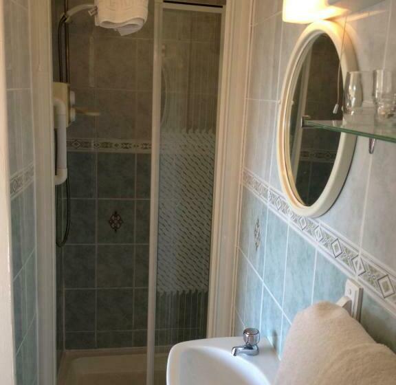 غرفة قياسية ثلاثية, Danabel B&b