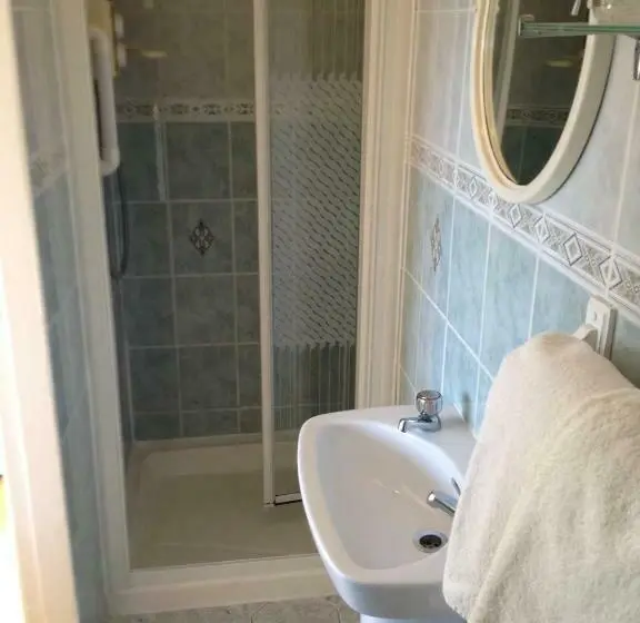اتاق استاندارد سه نفره, Danabel B&b