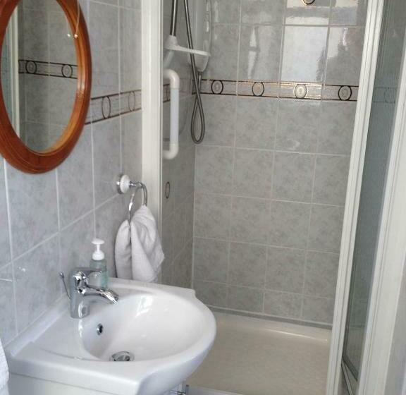 غرفة قياسية ثلاثية, Danabel B&b