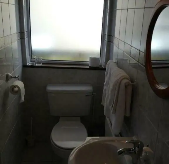 اتاق استاندارد سه نفره, Danabel B&b
