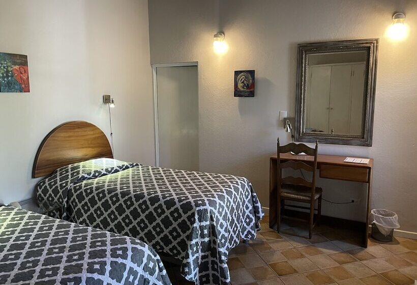 スタンダードルーム, Ave Del Paraíso