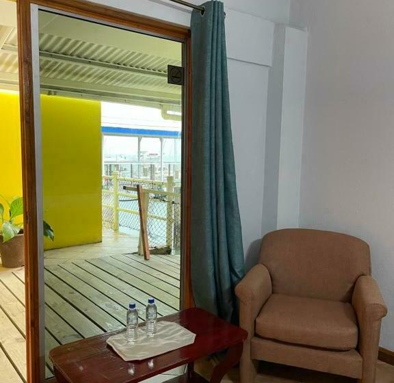 חדר סטנדרט לארבעה, Banana Bay Marina