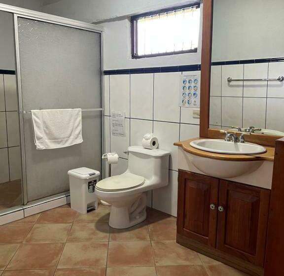 חדר סטנדרט לארבעה, Banana Bay Marina